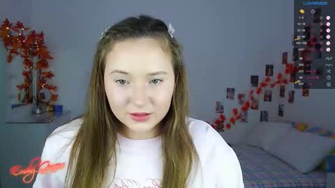 Snapshot of emilyxgrasez chatting on November 17, 1:44 am Emily online show from November 17, 1:44 am