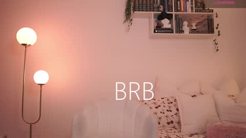 IG thickemmsss online show from February 19, 8:31 pm