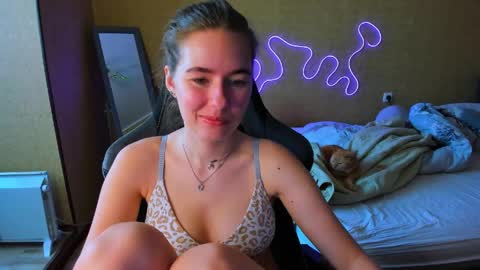 Snapshot of emilyy____ chatting on May 6, 10:09 am Emily online show from May 6, 10:09 am