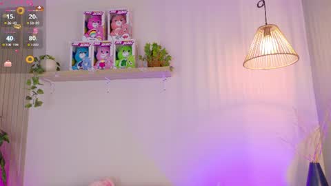 Snapshot of emilyy_bank chatting on July 22, 9:06 pm Emily Bank online show from July 22, 9:06 pm