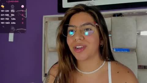 emilyy_cooperr online show from March 20, 12:21 pm