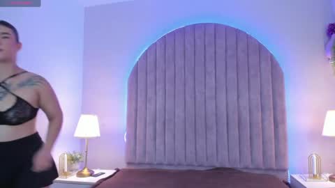 emilyygrey online show from April 22, 11:45 am