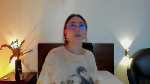 Snapshot of emilyywatson chatting on December 18, 11:34 am Emilyy Watson online show from December 18, 11:34 am