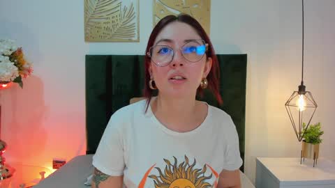 Snapshot of emilyywatson chatting on December 29, 2:10 pm Emilyy Watson online show from December 29, 2:10 pm