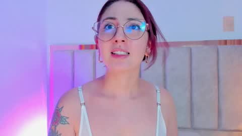 Snapshot of emilyywatson chatting on September 10, 12:21 am Emilyy Watson online show from September 10, 12:21 am