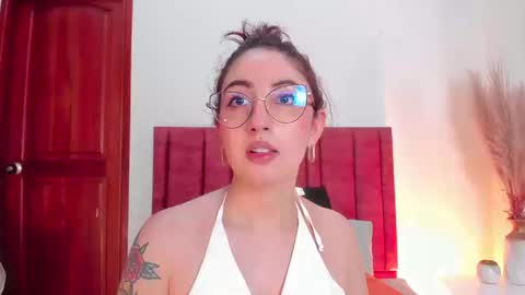 Snapshot of emilyywatson chatting on September 12, 12:22 am Emilyy Watson online show from September 12, 12:22 am
