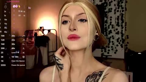 Snapshot of emimiy chatting on November 9, 3:27 am emimiy online show from November 9, 3:27 am