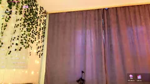 Snapshot of emimiy chatting on November 11, 3:39 am emimiy online show from November 11, 3:39 am