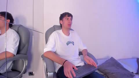 emir_ozan online show from November 21, 11:31 am