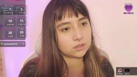 Snapshot of emitaa17228 chatting on October 28, 8:33 pm emma online show from October 28, 8:33 pm