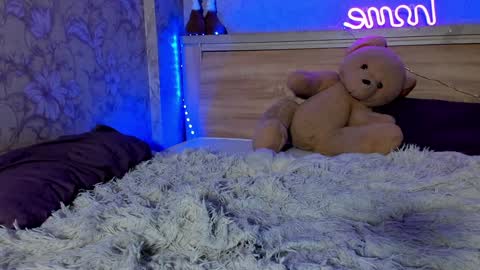 Snapshot of emma77_ chatting on December 29, 5:21 am Emma online show from December 29, 5:21 am