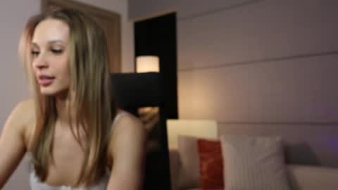 Snapshot of emma__cutiee chatting on May 4, 8:49 pm Your Emma online show from May 4, 8:49 pm