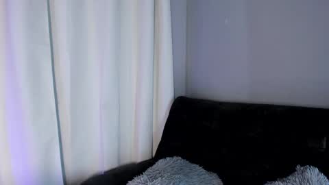 emma__hills_ online show from September 10, 9:59 pm