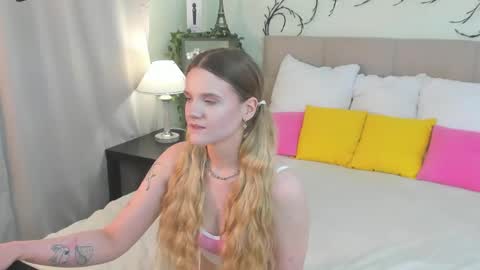 Snapshot of emma__peach chatting on May 16, 10:36 am emma__peach online show from May 16, 10:36 am