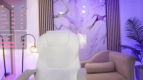 emma__walkerr_ online show from March 21, 7:06 pm