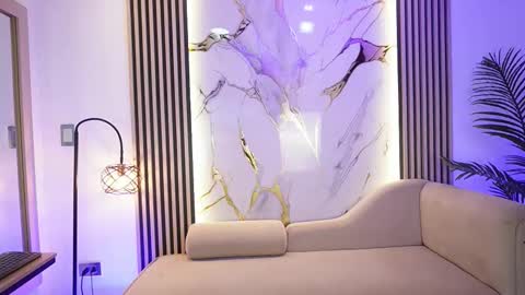 emma__walkerr_ online show from March 30, 7:04 pm