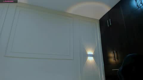 emma_and_aysha online show from February 12, 9:32 pm