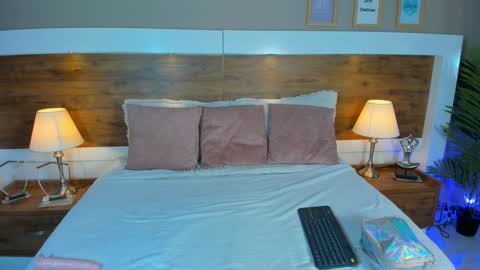 Snapshot of emma_bakker_ chatting on January 17, 10:44 am Emma online show from January 17, 10:44 am