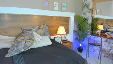 Snapshot of emma_bakker_ chatting on February 13, 3:03 pm Emma online show from February 13, 3:03 pm