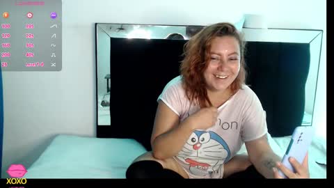 Snapshot of emma_bouvier chatting on February 15, 8:44 am Emma online show from February 15, 8:44 am