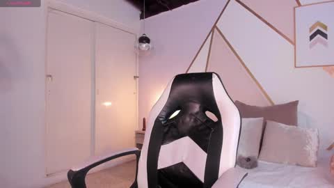 pau online show from December 25, 7:56 pm