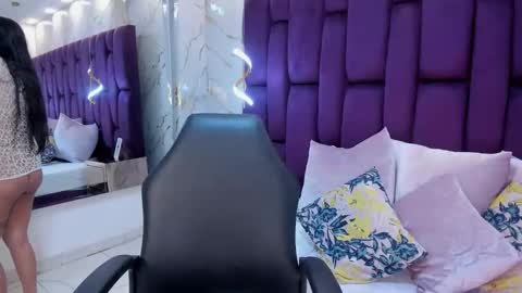 Snapshot of emma_carterr1 chatting on April 26, 9:34 pm pau online show from April 26, 9:34 pm