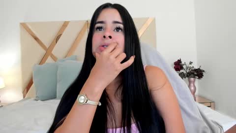 Snapshot of emma_castilloo chatting on April 10, 10:36 pm Emma Castillo online show from April 10, 10:36 pm