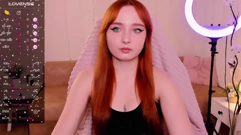 Snapshot of emma_chery chatting on December 12, 5:42 am  Emma   online show from December 12, 5:42 am