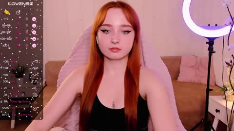 Snapshot of emma_chery chatting on December 12, 11:50 am  Emma   online show from December 12, 11:50 am