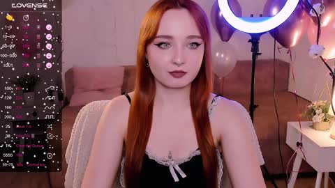 Snapshot of emma_chery chatting on December 13, 9:24 am  Emma   online show from December 13, 9:24 am