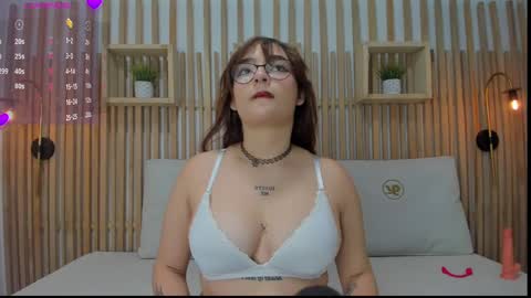 Snapshot of emma_cleir chatting on September 12, 11:43 am emma cleir online show from September 12, 11:43 am