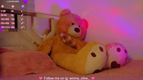 Snapshot of emma_clive chatting on September 28, 11:10 pm Emma online show from September 28, 11:10 pm