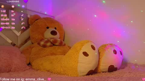 Snapshot of emma_clive chatting on October 28, 2:26 am Emma online show from October 28, 2:26 am