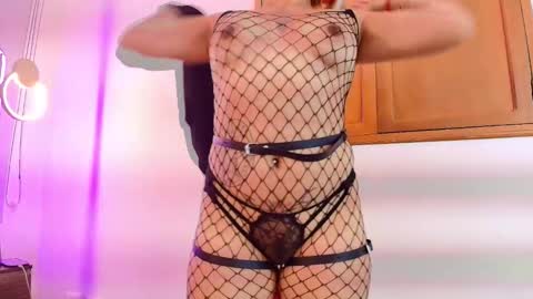 Snapshot of emma_cook_ chatting on November 29, 10:24 pm EMMA online show from November 29, 10:24 pm