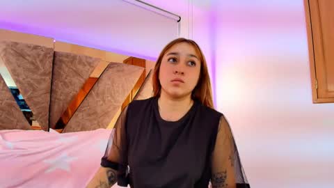 Snapshot of emma_cook_ chatting on December 15, 2:05 am EMMA online show from December 15, 2:05 am