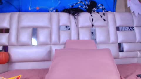 Snapshot of emma_curvy1 chatting on October 28, 3:21 am Emma online show from October 28, 3:21 am