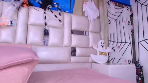 Snapshot of emma_curvy1 chatting on October 30, 3:08 am Emma online show from October 30, 3:08 am