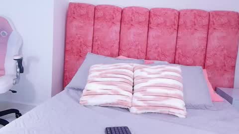 Snapshot of emma_curvy1 chatting on November 7, 3:06 am Emma online show from November 7, 3:06 am