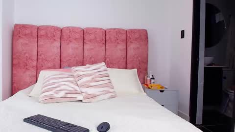 Snapshot of emma_curvy1 chatting on November 8, 3:18 am Emma online show from November 8, 3:18 am