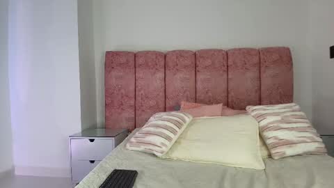 Snapshot of emma_curvy1 chatting on November 15, 3:15 am Emma online show from November 15, 3:15 am