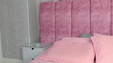 Snapshot of emma_curvy1 chatting on April 26, 3:04 am Emma online show from April 26, 3:04 am