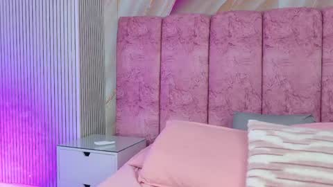 Snapshot of emma_curvy1 chatting on April 29, 3:10 am Emma online show from April 29, 3:10 am
