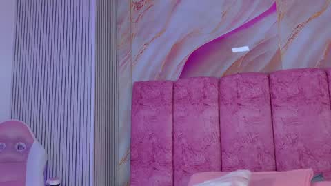 Snapshot of emma_curvy1 chatting on May 6, 3:02 am Emma online show from May 6, 3:02 am