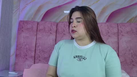 Snapshot of emma_curvy1 chatting on May 14, 3:13 am Emma online show from May 14, 3:13 am