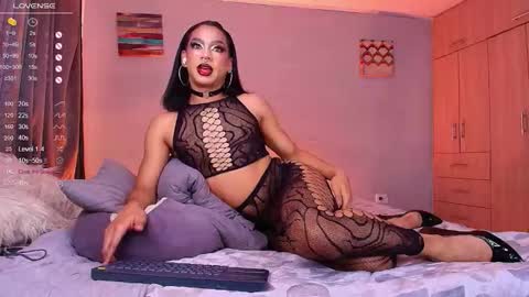 Snapshot of emma_demonn chatting on October 24, 10:00 am Mistress Emma Demon online show from October 24, 10:00 am