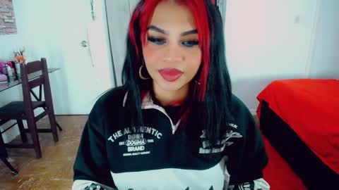 Snapshot of emma_diva chatting on June 10, 1:50 am emma online show from June 10, 1:50 am