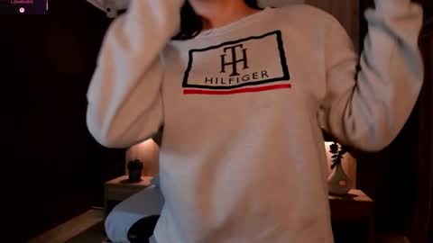 Snapshot of emma_fhox chatting on September 17, 2:24 am E M M A online show from September 17, 2:24 am