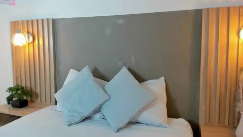 Snapshot of emma_fhox chatting on October 8, 2:20 am E M M A online show from October 8, 2:20 am