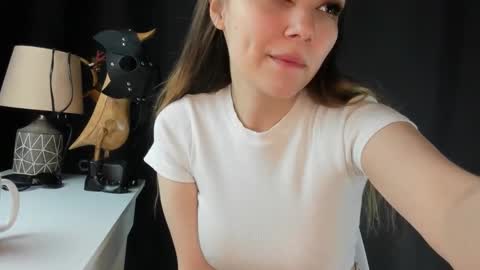 emma_groot online show from March 12, 1:19 pm