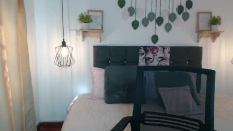 Tell me Emma online show from April 10, 2:11 pm